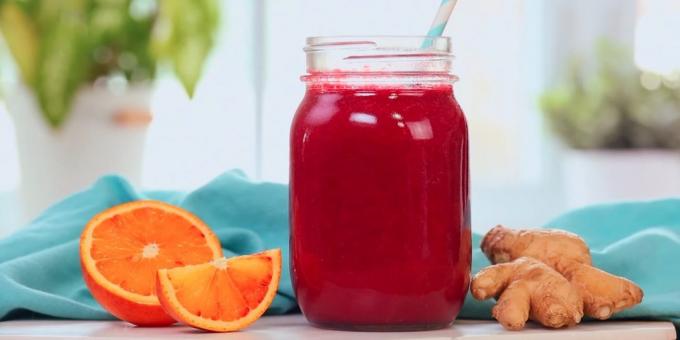 Smoothies con l'arancio, barbabietola e zenzero