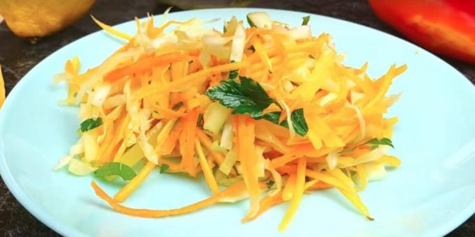 Come preparare un'insalata con zucca, cavoli, carote, peperoni e mele