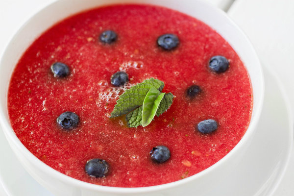 zuppa di anguria con basilico