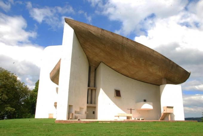 architettura europea: di Le Corbusier Chapelle La Notre Dame du Haut