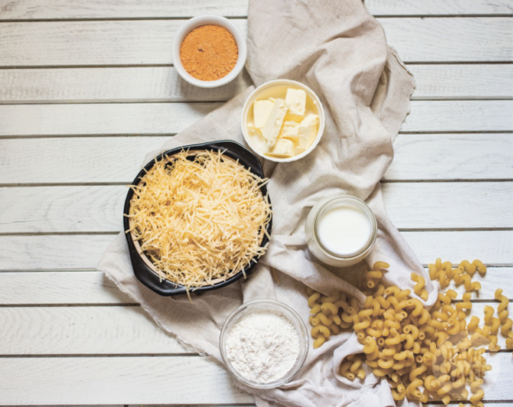 RICETTE: Pasta con la salsa di formaggio in una ciotola