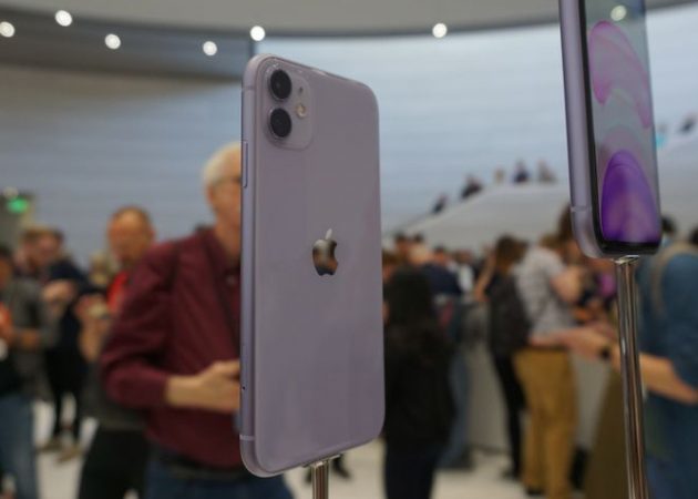 11 iPhone nella colorazione lilla