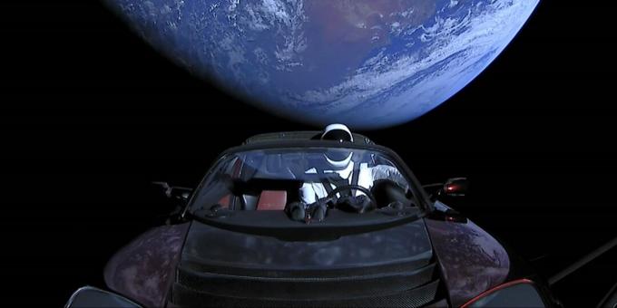 Oggetti insoliti nello spazio: l'auto Tesla