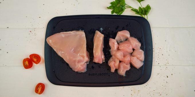 Quiche con pollo e funghi: Tagliare il pollo