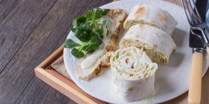 Lavash roll con pollo e cavolo cinese