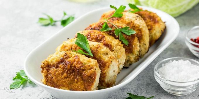 Cotolette di cavolo quaresimale con cipolle, aglio ed erbe aromatiche