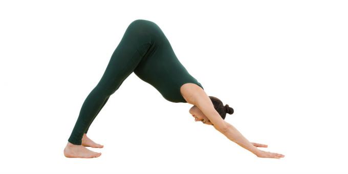 Yoga per le donne in gravidanza: cane museruola verso il basso (Adho Mukha shvanasana)