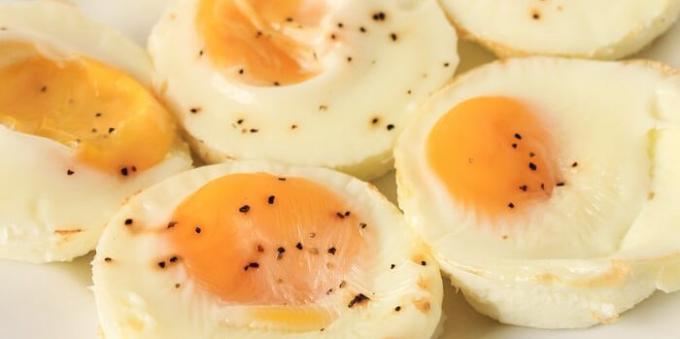 Semplici le uova cotte in forno