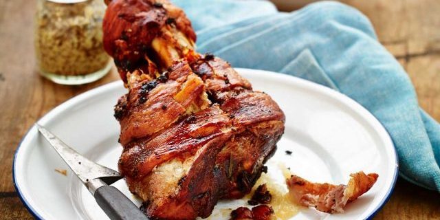 Carne di maiale al forno: Pork knuckle "Shvaynhakse" bavarese