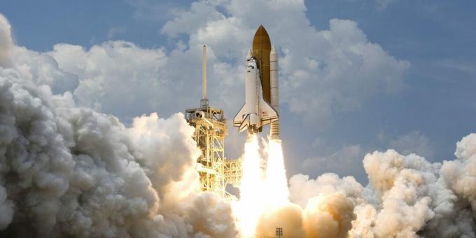 Voli spaziali: decollo dello space shuttle "Atlantis"