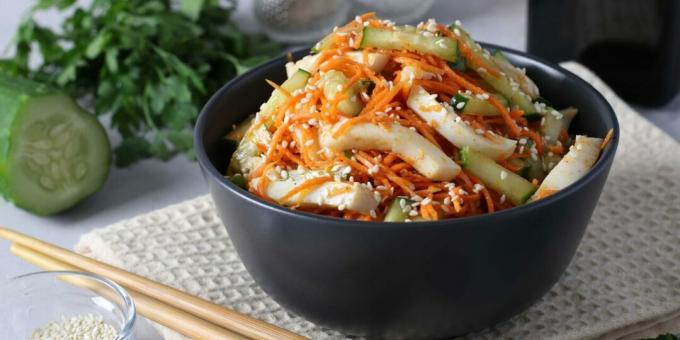 Insalata con calamari, carote e cetrioli alla coreana